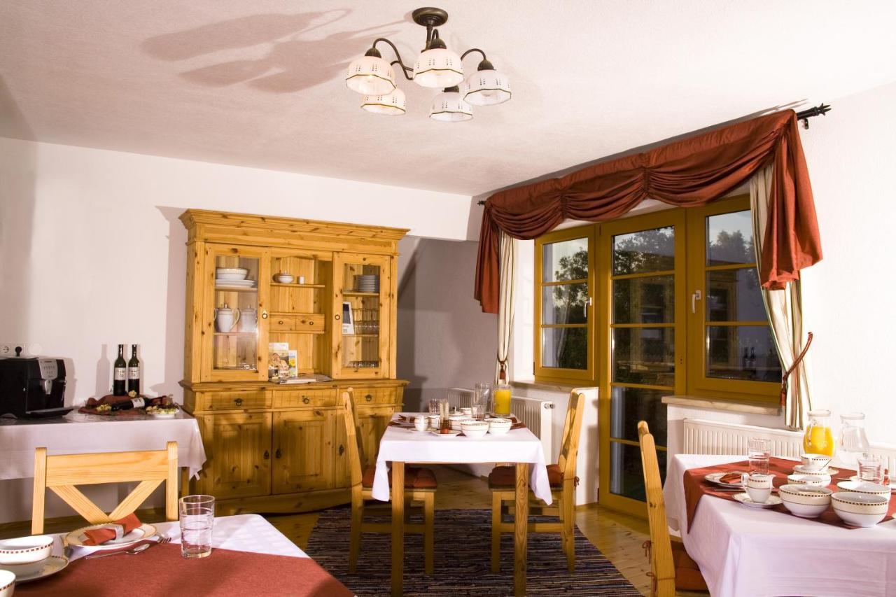 Fruehstueckspension Kleinschuster Burgau Bilik gambar